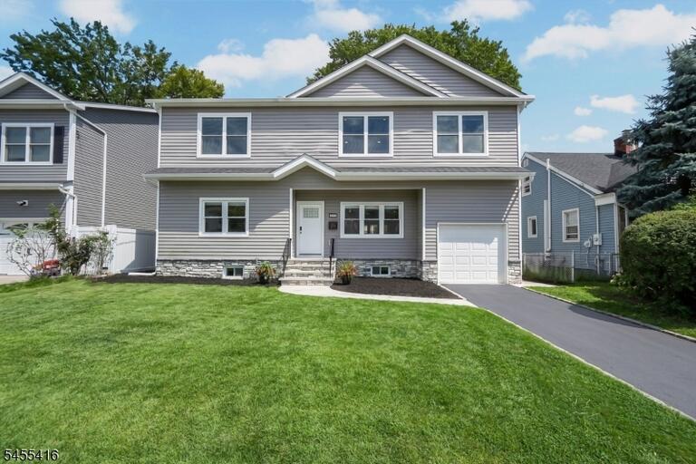 Property listing MLS 4048703 photo 1