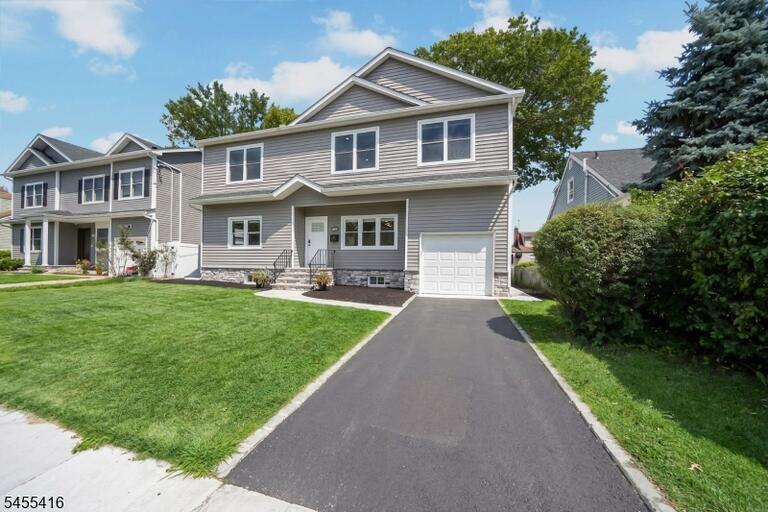 Property listing MLS 4048703 photo 2