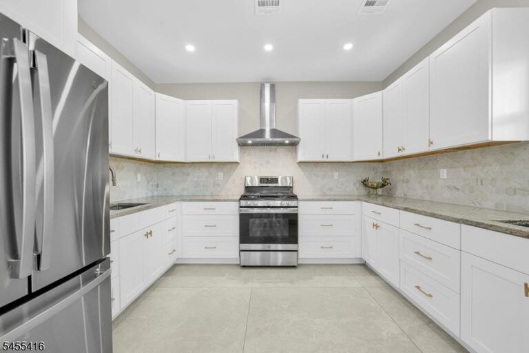 Property listing MLS 4048703 photo 9