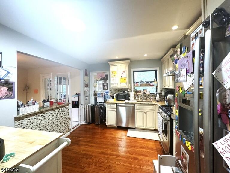 Property listing MLS 4048722 photo 7