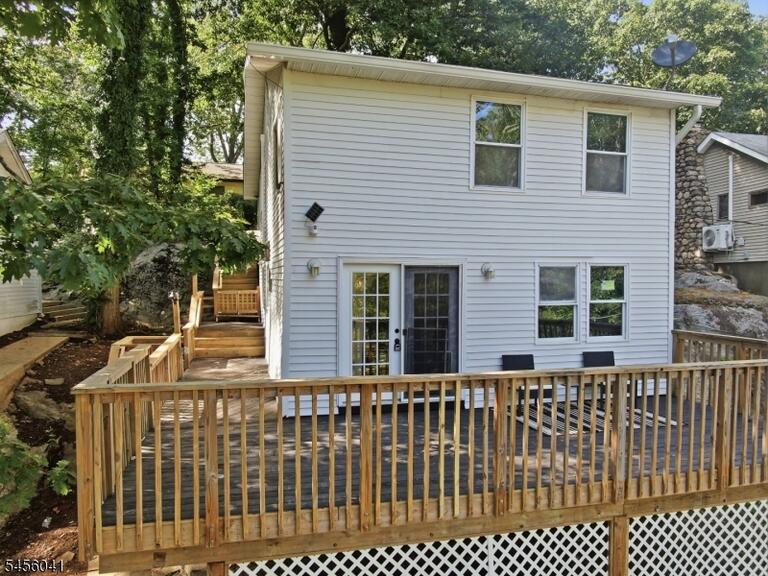 Property listing MLS 4048726 photo 2