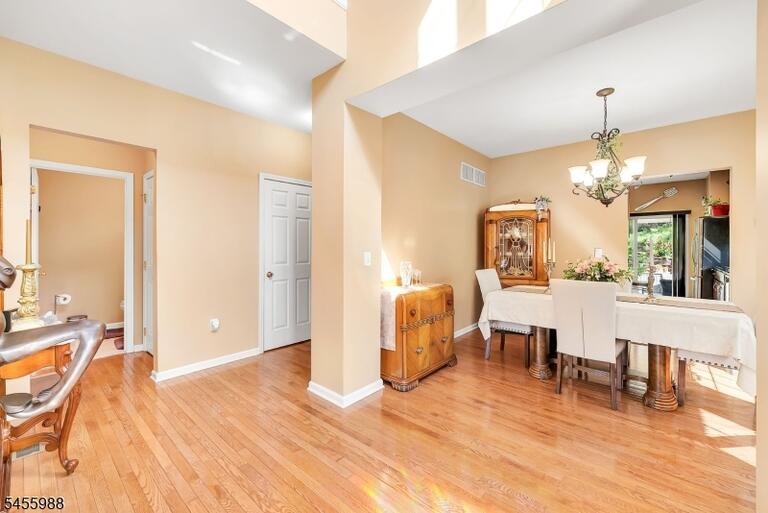 Property listing MLS 4048728 photo 13