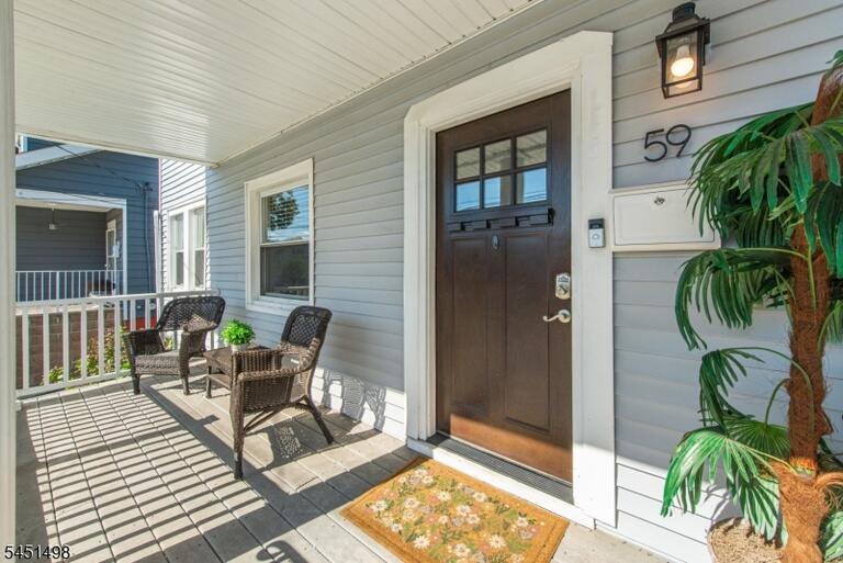 Property listing MLS 4048744 photo 3