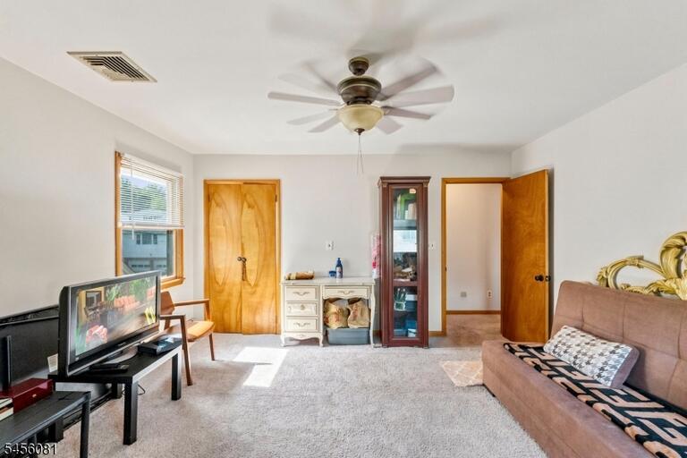 Property listing MLS 4048751 photo 23
