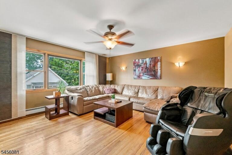 Property listing MLS 4048751 photo 4