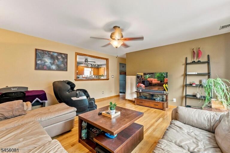 Property listing MLS 4048751 photo 5