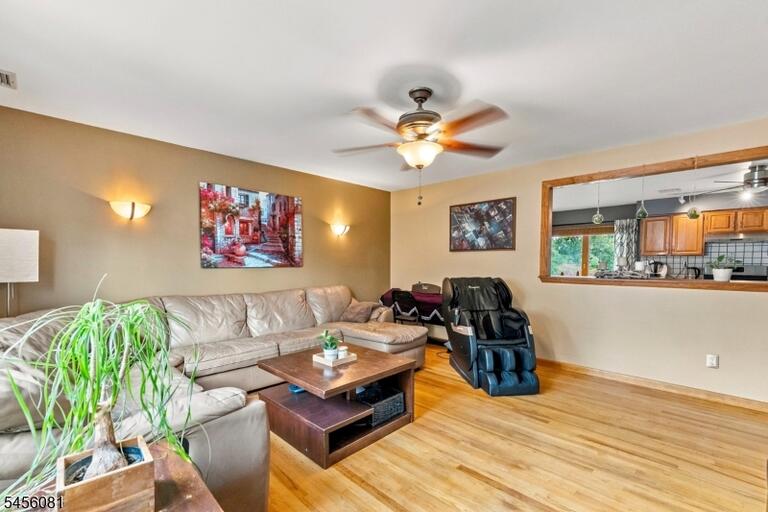 Property listing MLS 4048751 photo 6