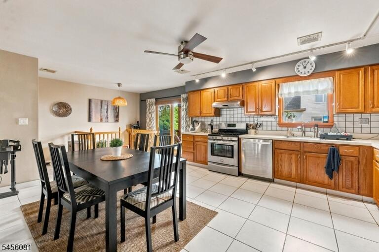 Property listing MLS 4048751 photo 7