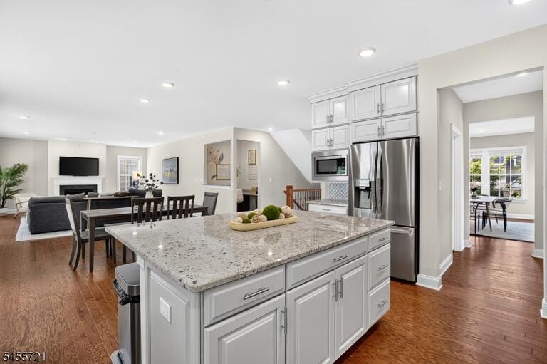 Property listing MLS 4048755 photo 9