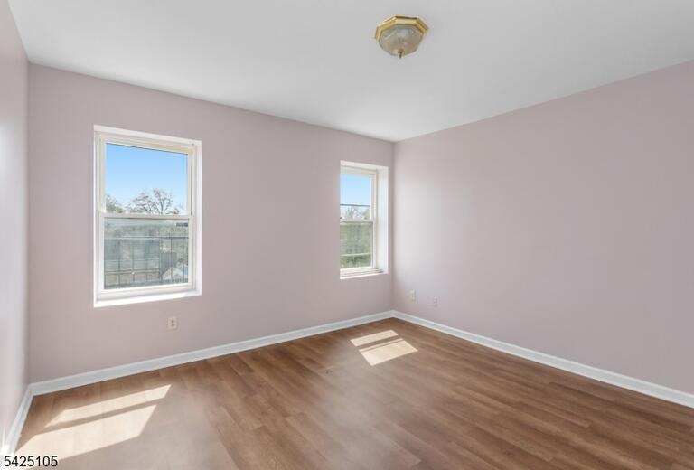 Property listing MLS 4048759 photo 2