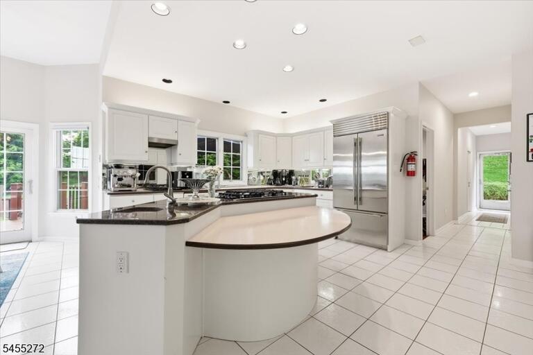 Property listing MLS 4048770 photo 12