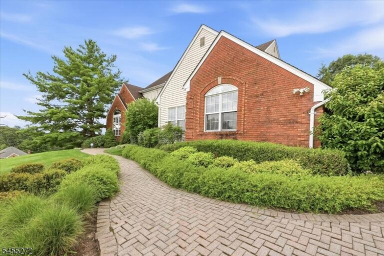 Property listing MLS 4048770 photo 2