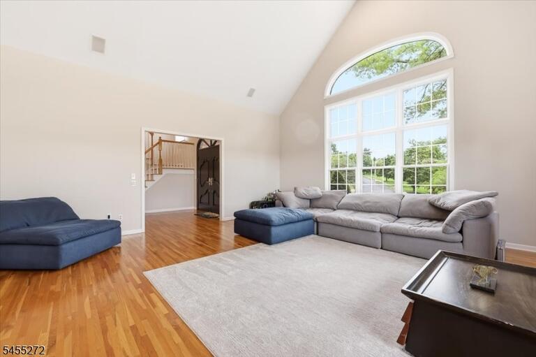 Property listing MLS 4048770 photo 5