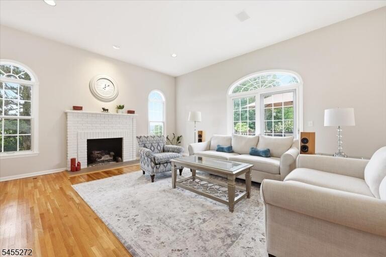 Property listing MLS 4048770 photo 7