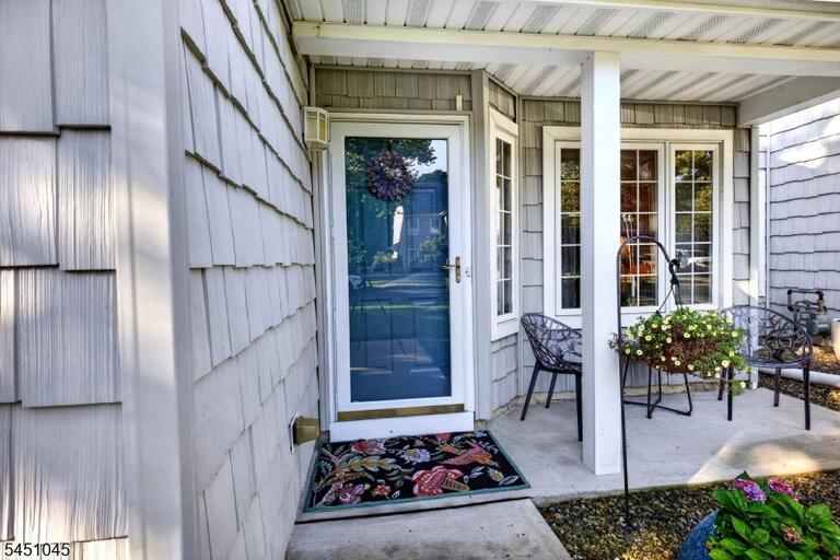 Property listing MLS 4048773 photo 3