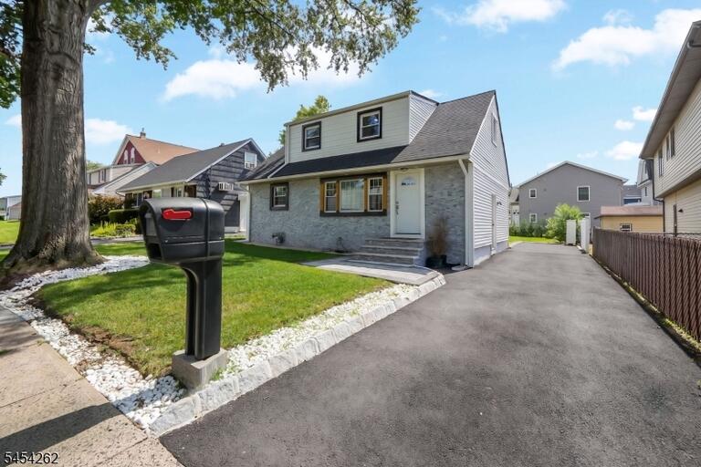 Property listing MLS 4048776 photo 2