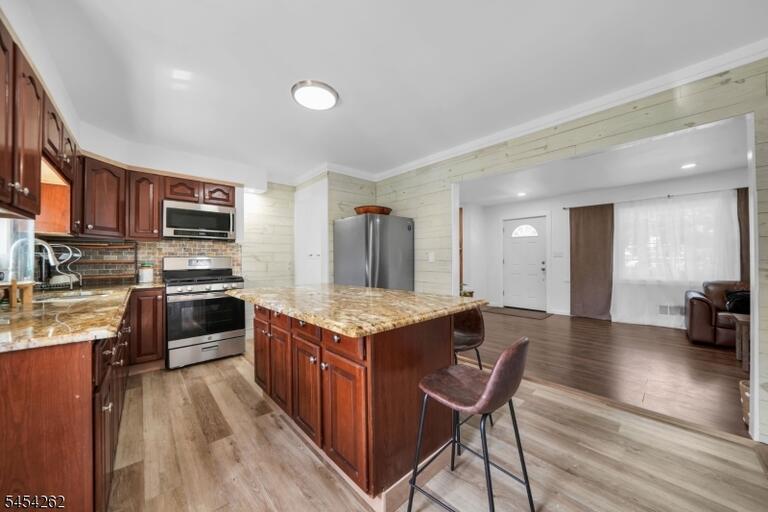 Property listing MLS 4048776 photo 9