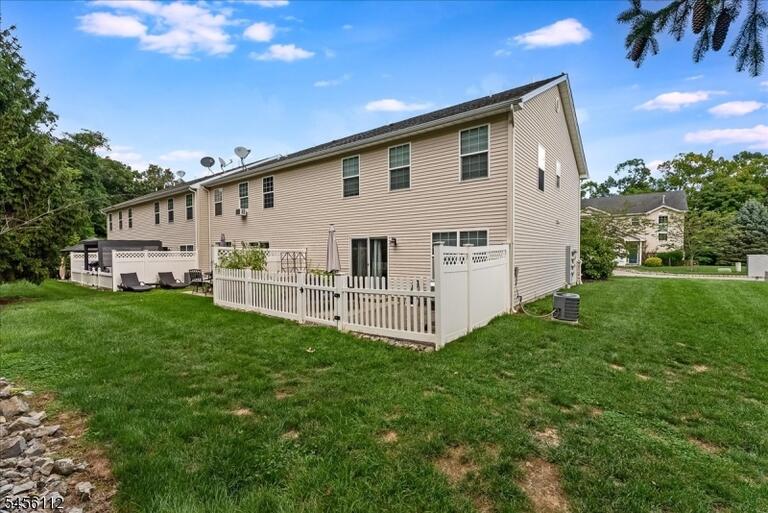 Property listing MLS 4048783 photo 23