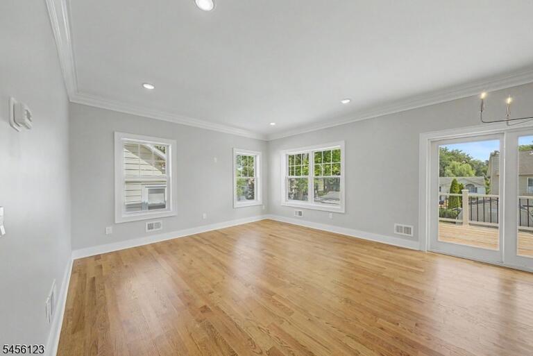Property listing MLS 4048791 photo 9