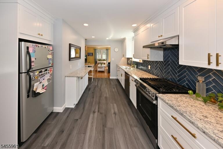 Property listing MLS 4048795 photo 10