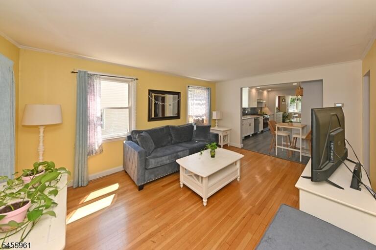 Property listing MLS 4048795 photo 6