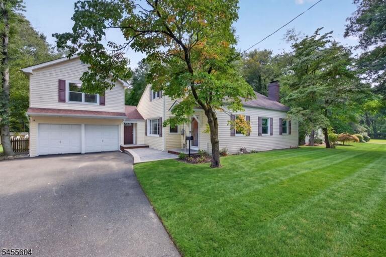 Property listing MLS 4048796 photo 1