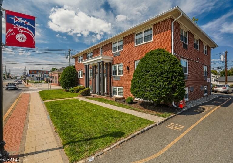 Property listing MLS 4048804 photo 2