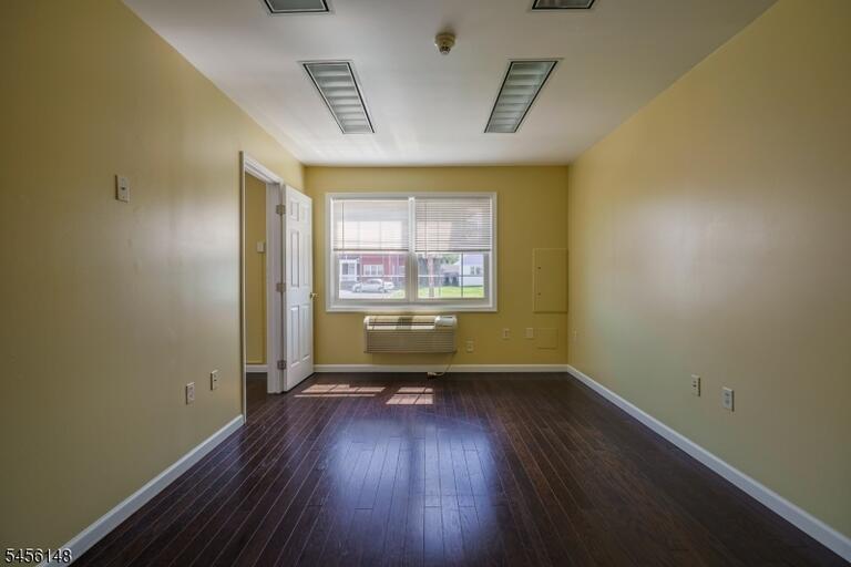 Property listing MLS 4048806 photo 3