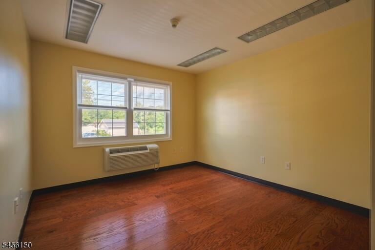 Property listing MLS 4048808 photo 3