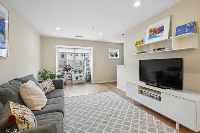 Property listing MLS 4048811 photo 4