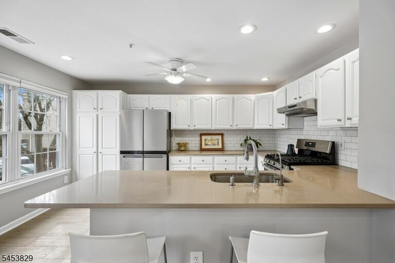 Property listing MLS 4048811 photo 8