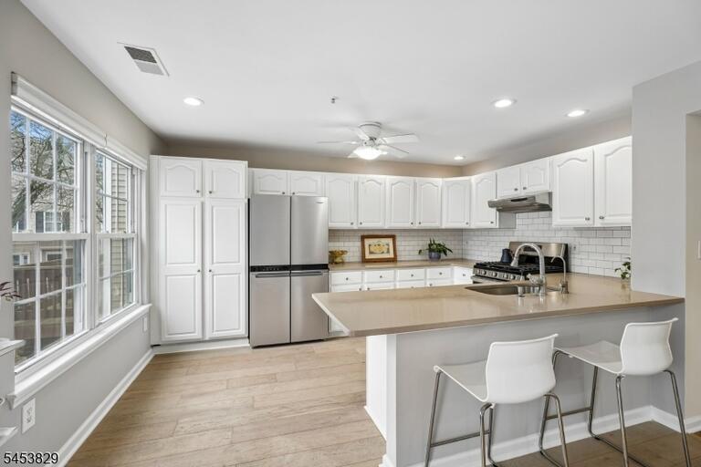 Property listing MLS 4048811 photo 9