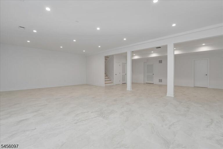 Property listing MLS 4048825 photo 26