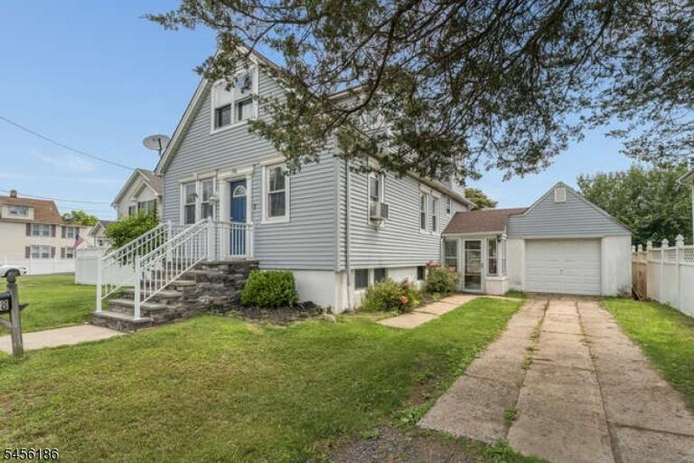 Property listing MLS 4048832 photo 1