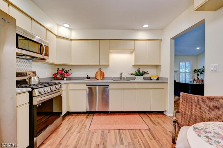 Property listing MLS 4048833 photo 10