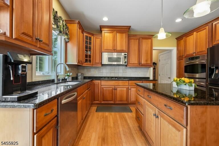 Property listing MLS 4048836 photo 11