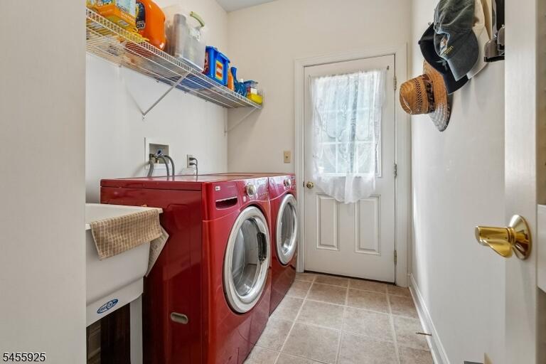 Property listing MLS 4048836 photo 13