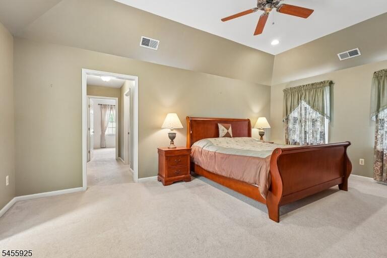 Property listing MLS 4048836 photo 18