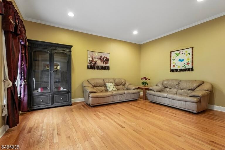 Property listing MLS 4048836 photo 2