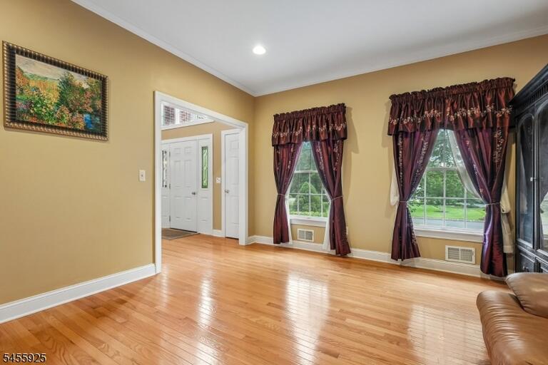 Property listing MLS 4048836 photo 3