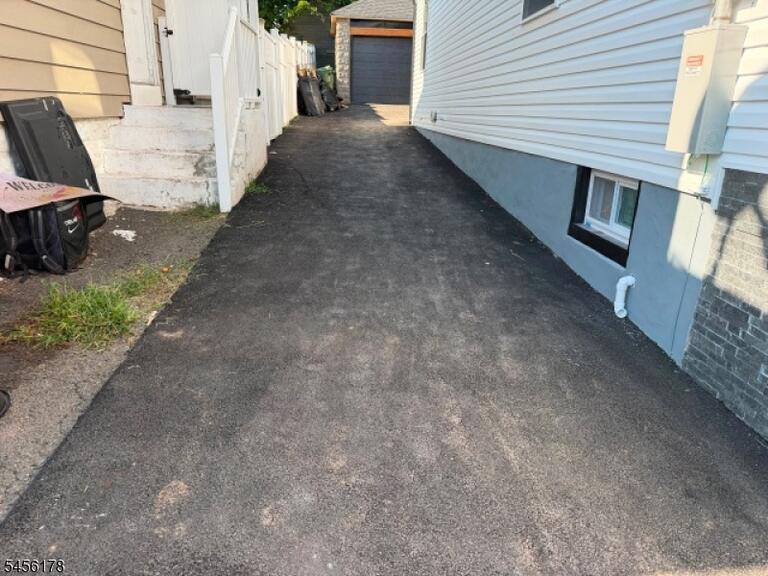 Property listing MLS 4048837 photo 3