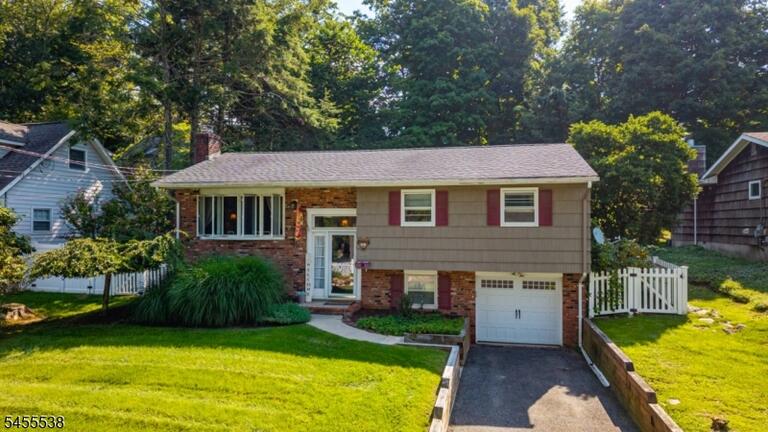 Property listing MLS 4048838 photo 2