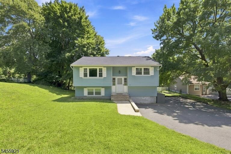Property listing MLS 4048840 photo 1