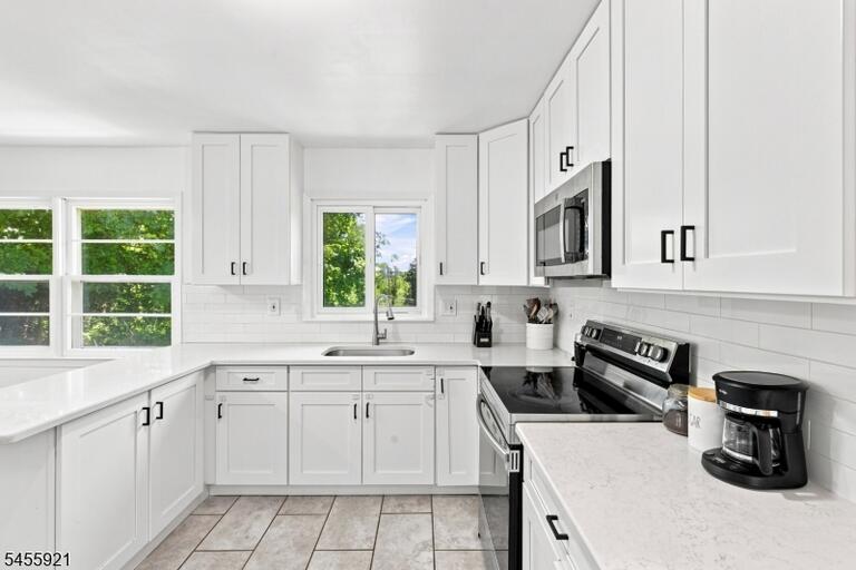 Property listing MLS 4048840 photo 6