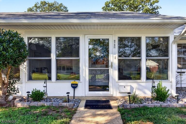 Property listing MLS 4048841 photo 1