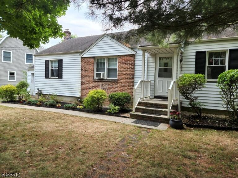 Property listing MLS 4048843 photo 1