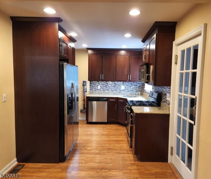 Property listing MLS 4048843 photo 2