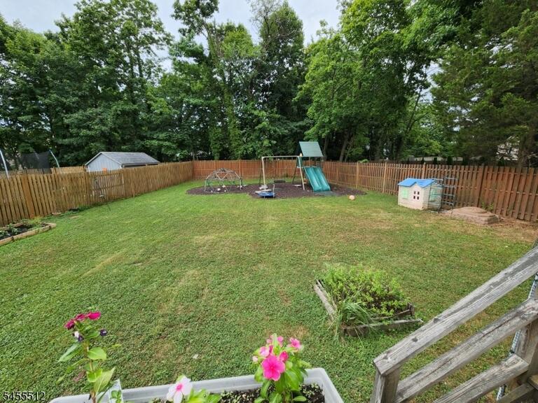 Property listing MLS 4048843 photo 3