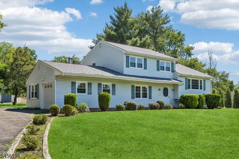 Property listing MLS 4048847 photo 1