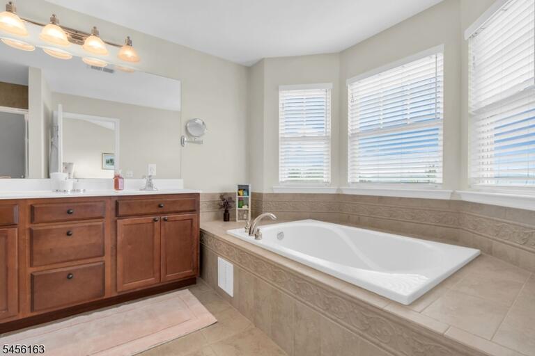 Property listing MLS 4048852 photo 24